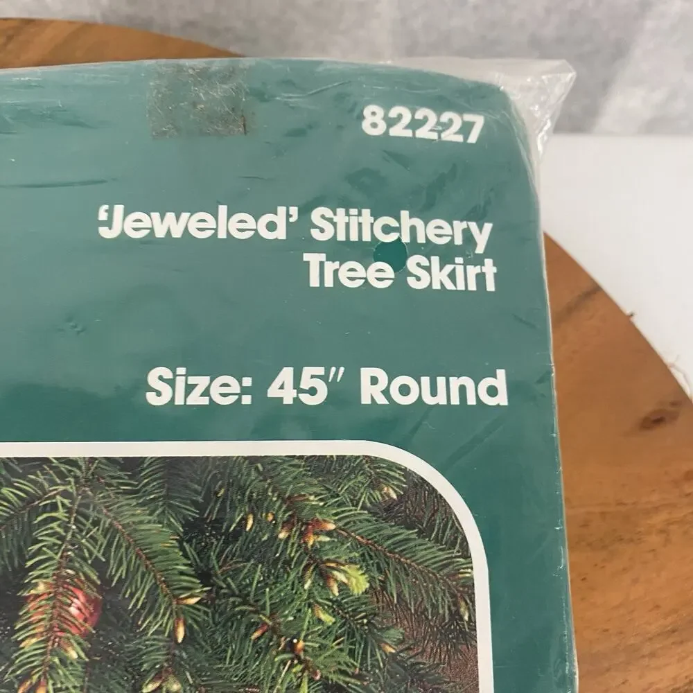 Bucilla Christmas Heirloom Tree Skirt Kit Santa's Bag 45